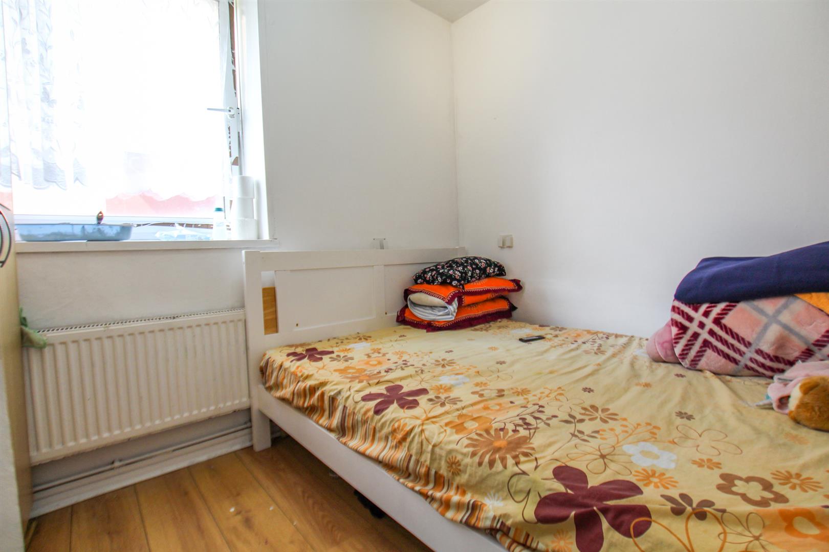 Flat 5, Berry House, Headlam Street, London photo 3