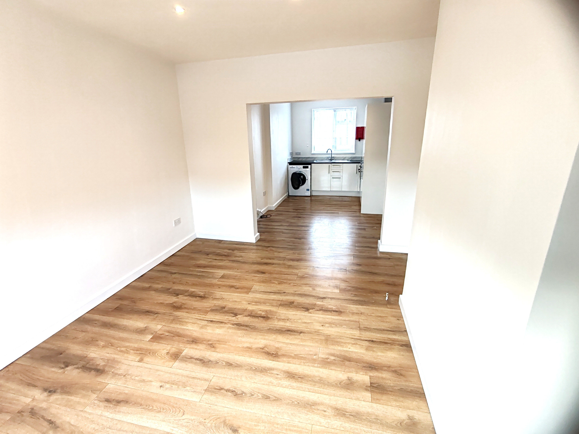 755b, Eastern Avenue, Ilford photo 5