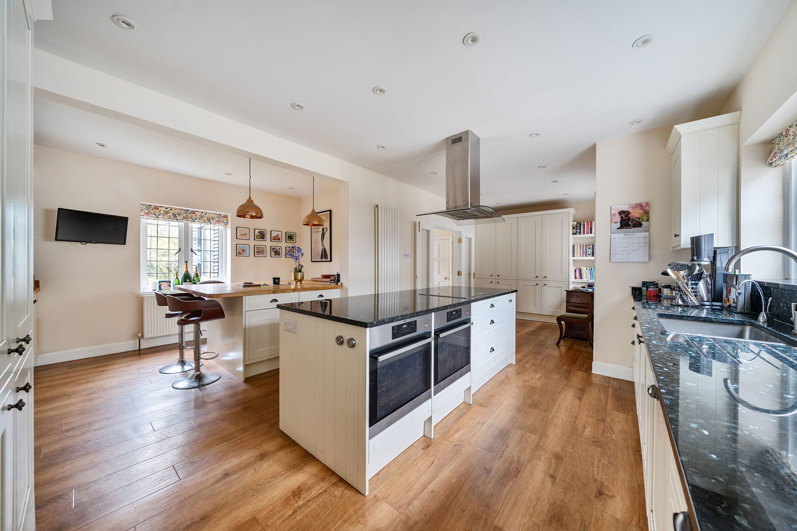 5 bedroom detached house for sale 0