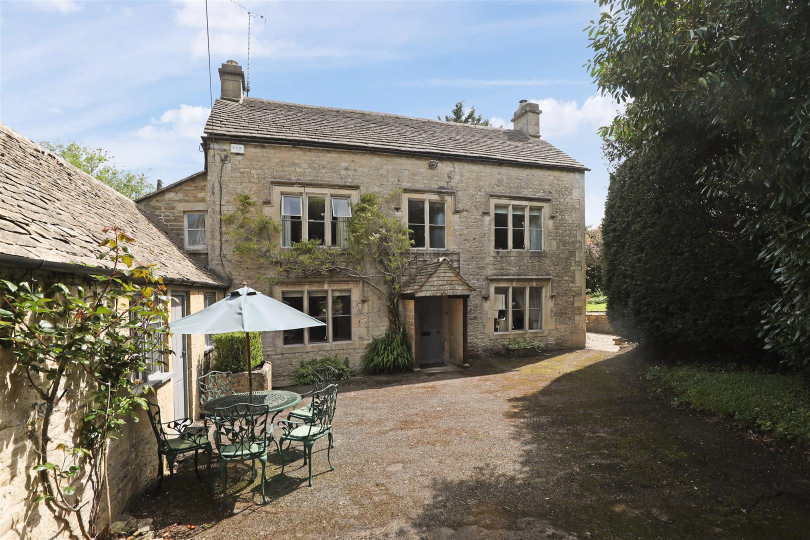 5 bedroom detached house for sale 0