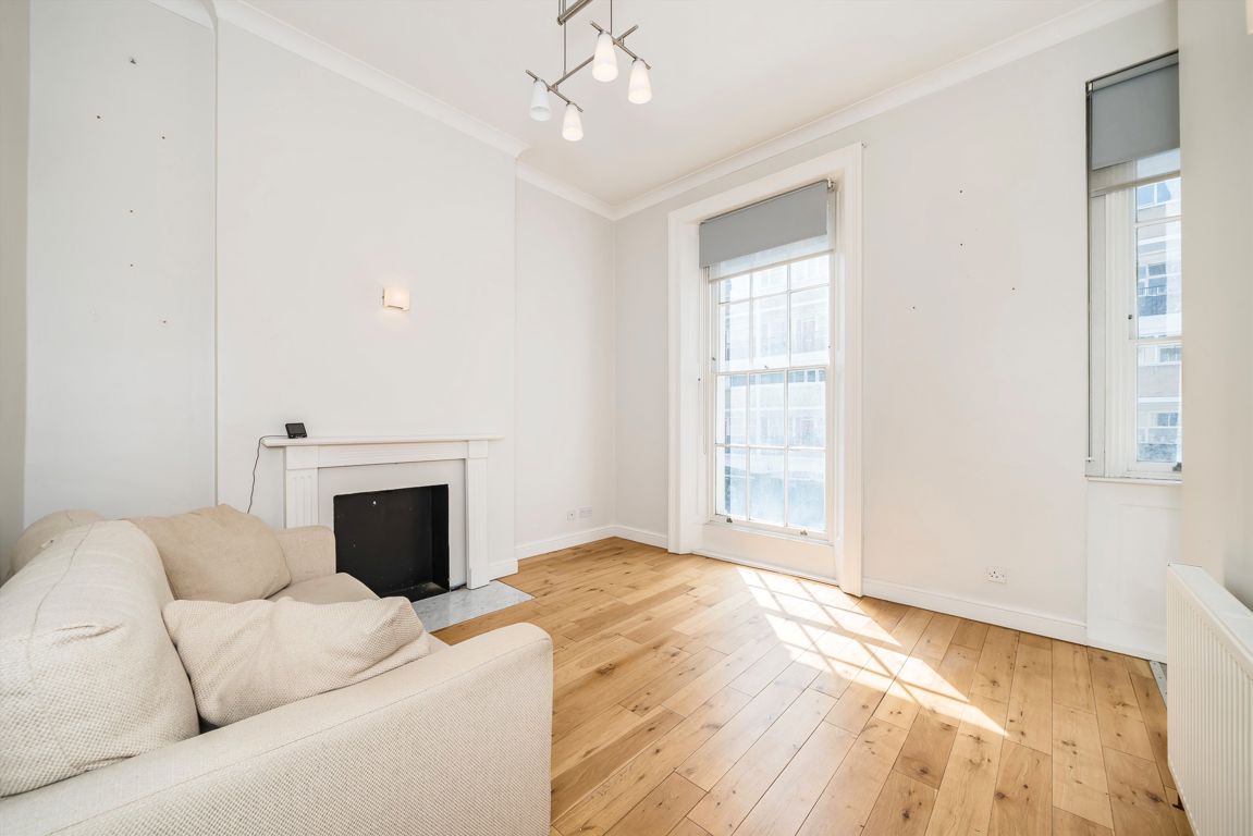 Flat 8, Blake House, 82, Charlwood Street, London photo 4