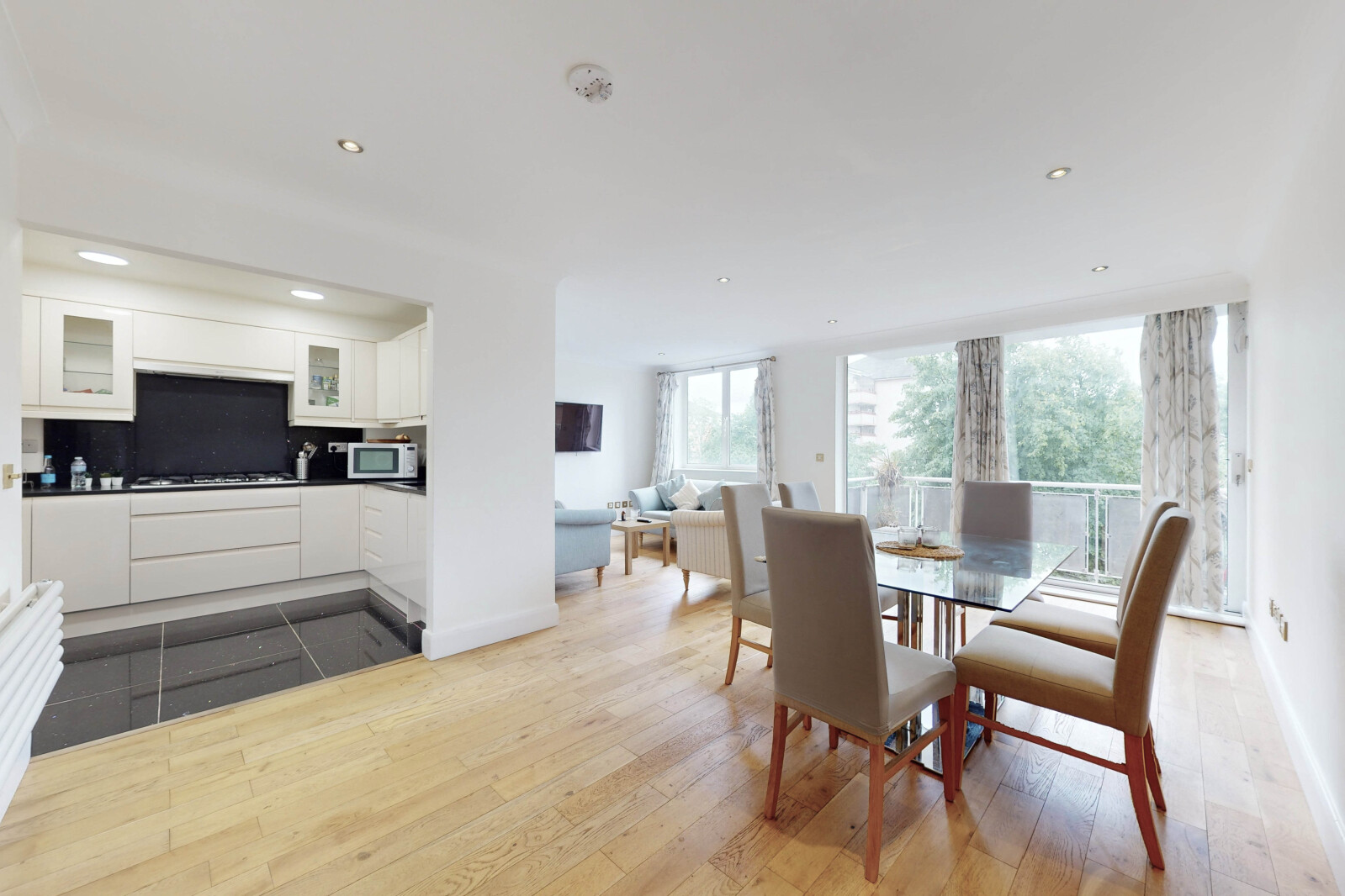 3 bedroom flat for sale 0
