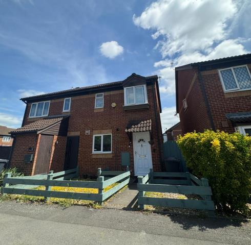 8, Gladstone Way, Slough photo 3