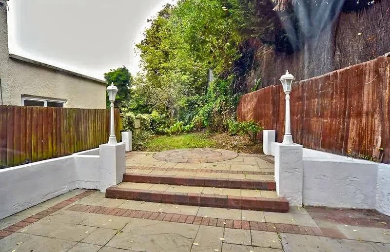 5 bedroom detached house for sale 0