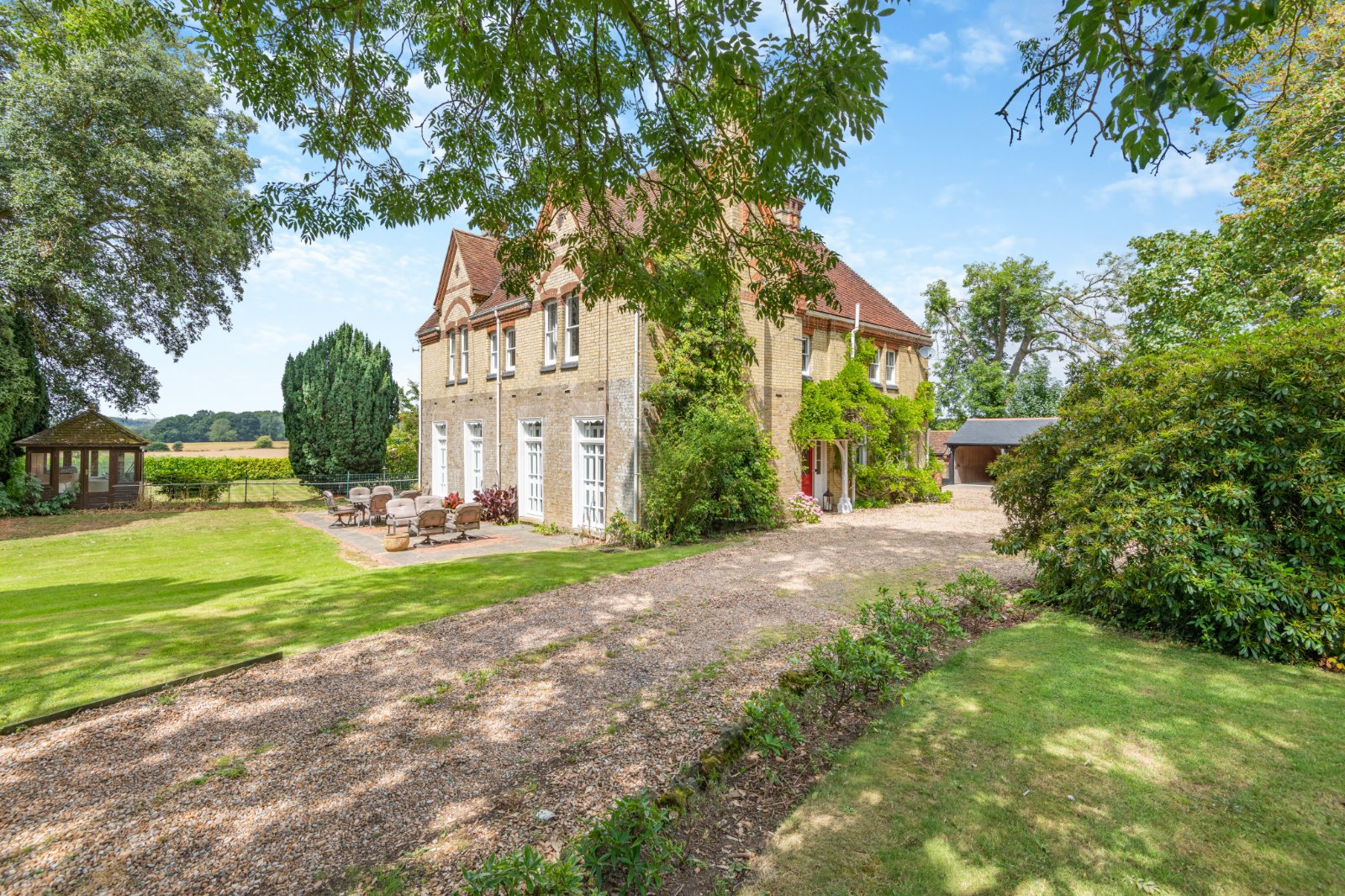 6 bedroom detached house for sale 0