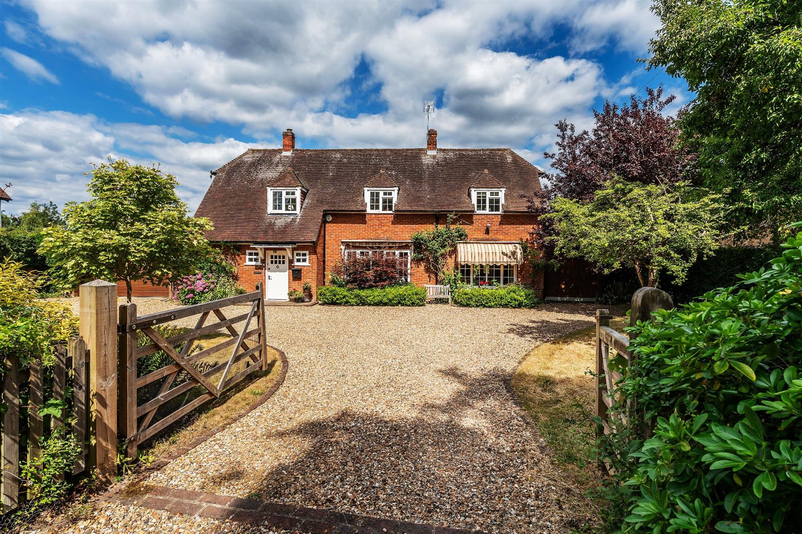 3 bedroom detached house for sale 0