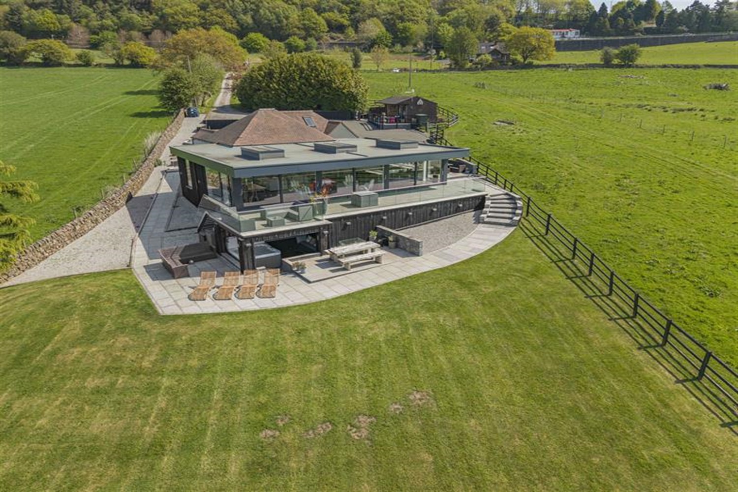 5 bedroom detached house for sale in Chichester