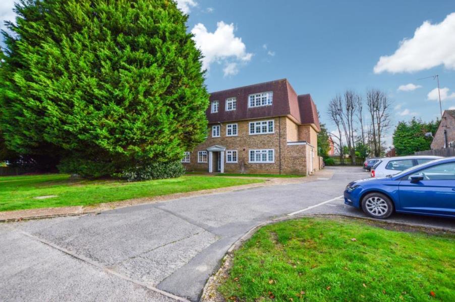 16 Chartwell, Mount Hermon Road, Woking photo 4