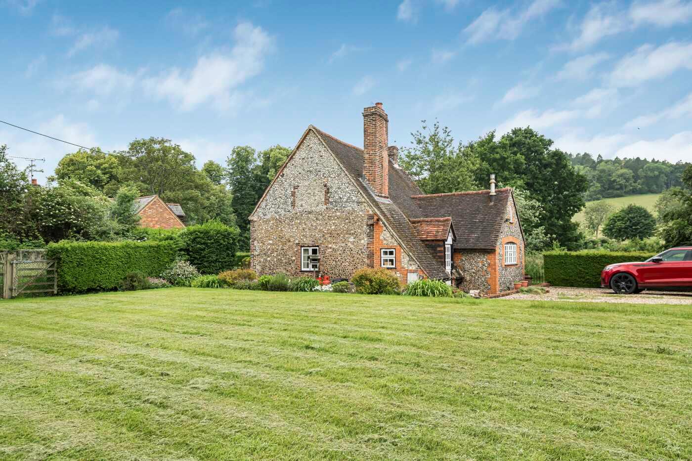2 bedroom detached house for sale 0