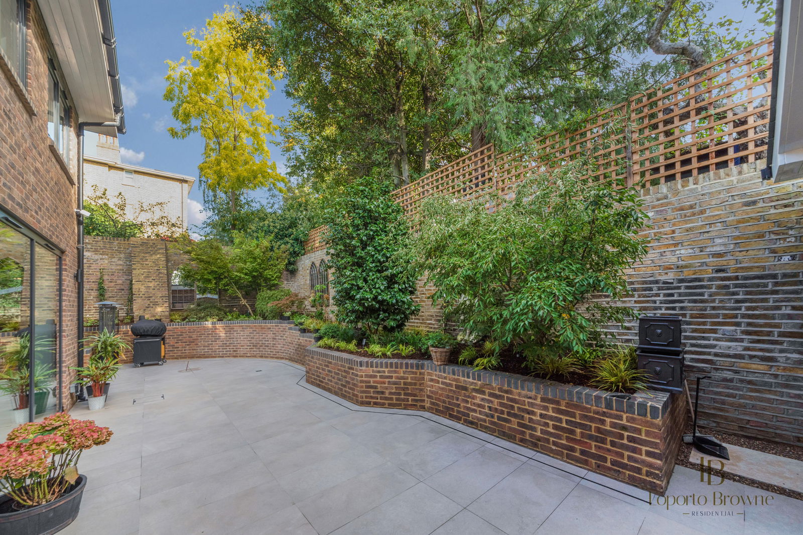5 bedroom detached house for sale 0