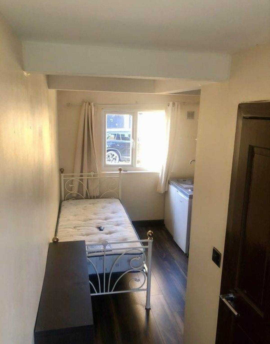 Deerhurst Close, Feltham photo 5
