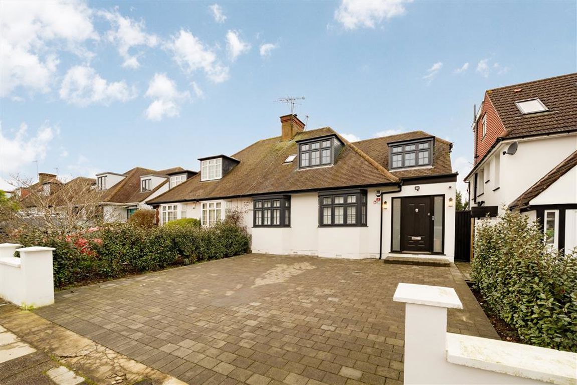 5 bedroom terraced house for sale in London