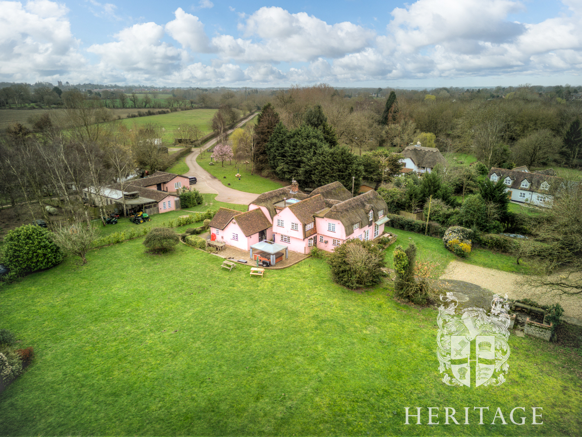 6 bedroom detached house for sale in Swindon