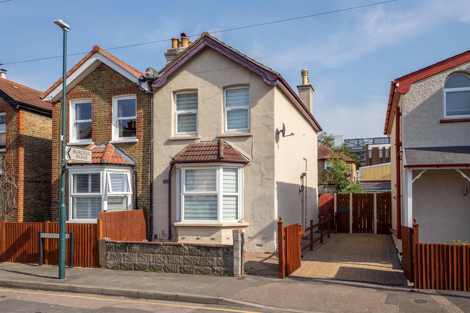 3 bed semi-detached house for sale
