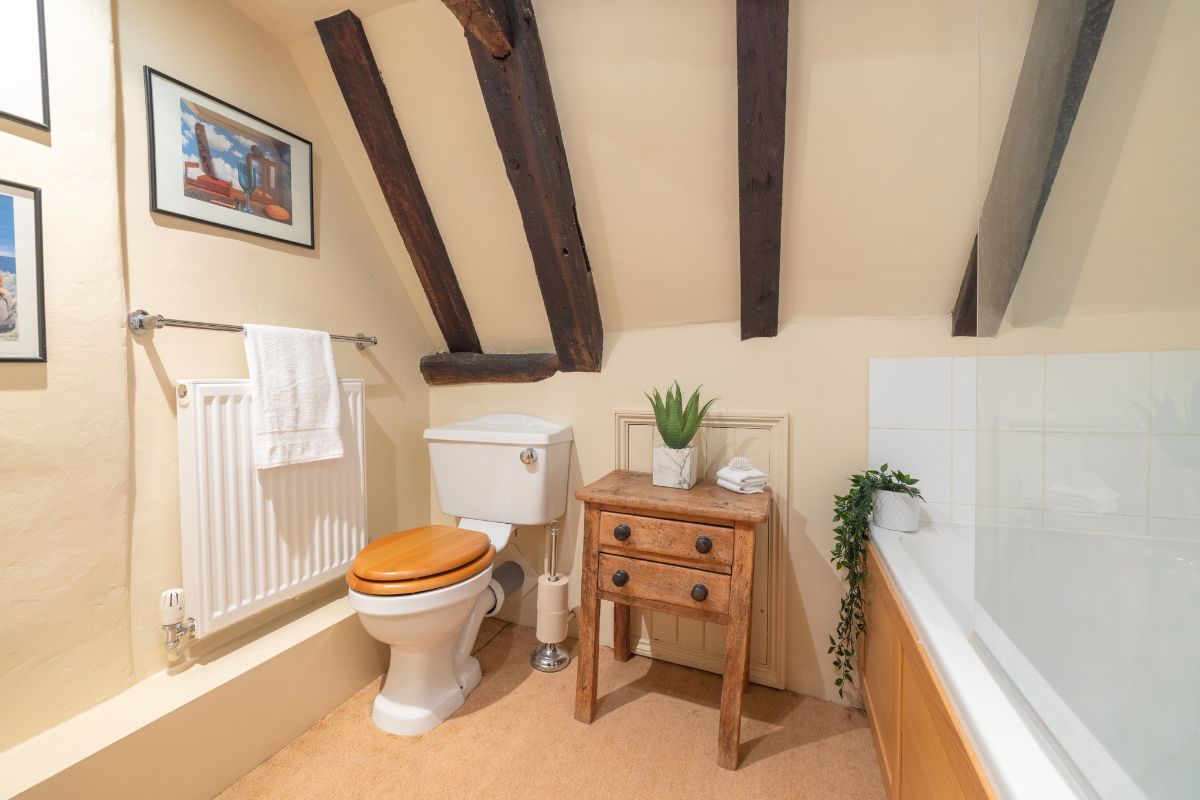 8 bedroom detached house for sale 0