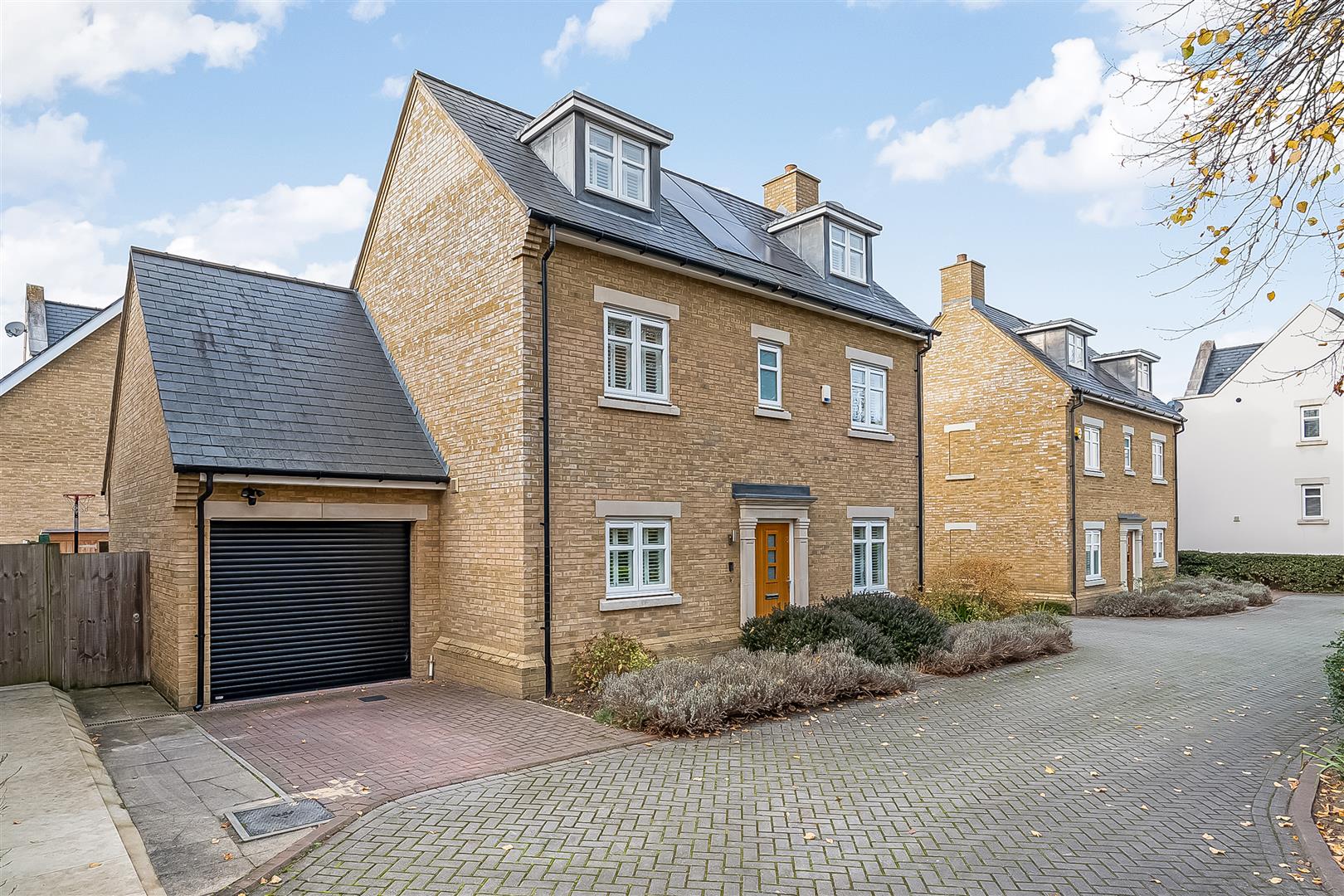 5 bedroom detached house for sale 0