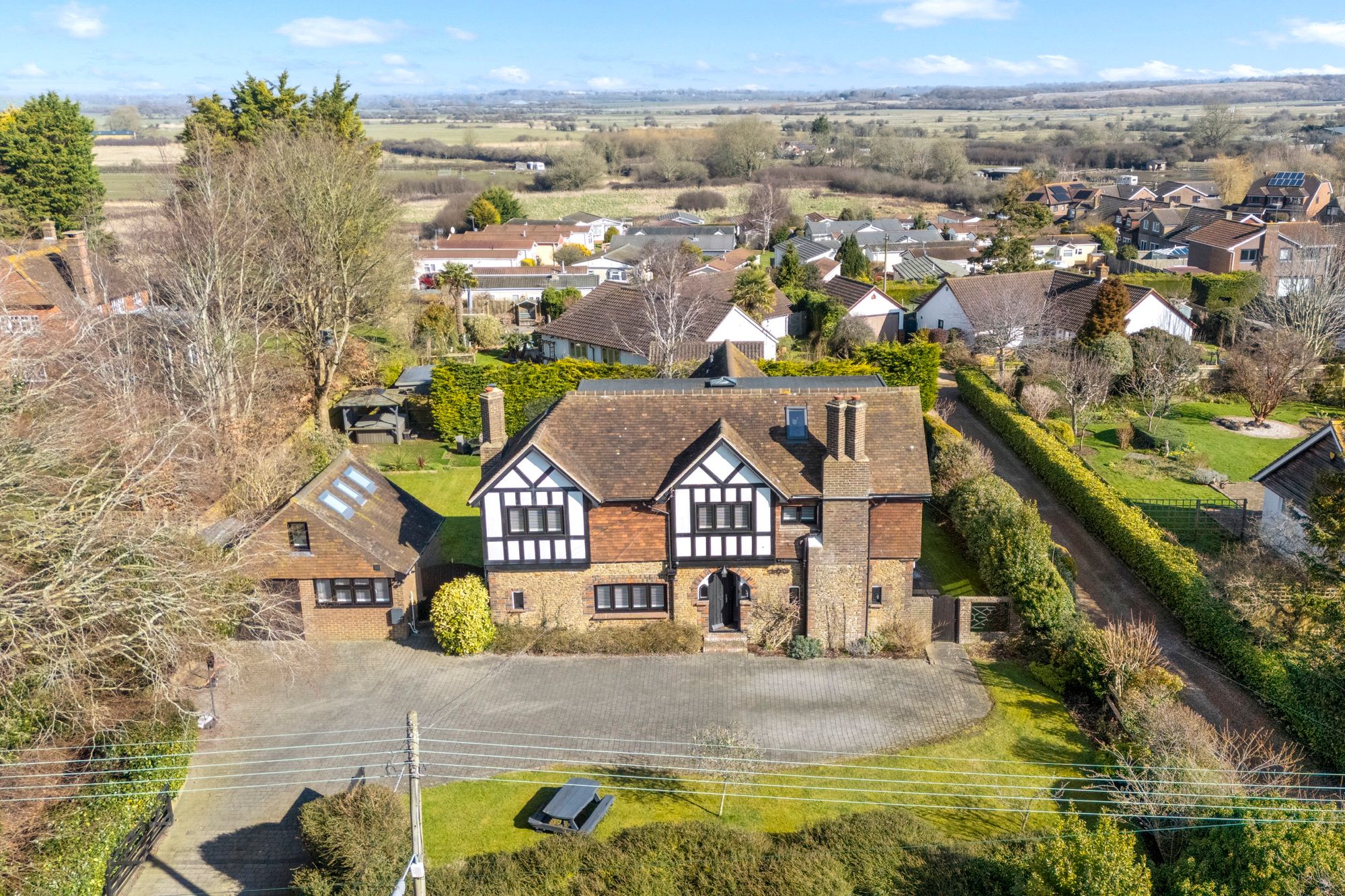 5 bedroom detached house for sale 0