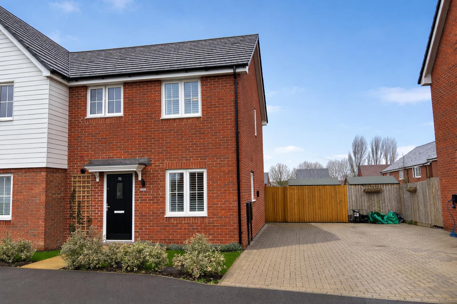 30, Woodlark Way, Wokingham photo 3