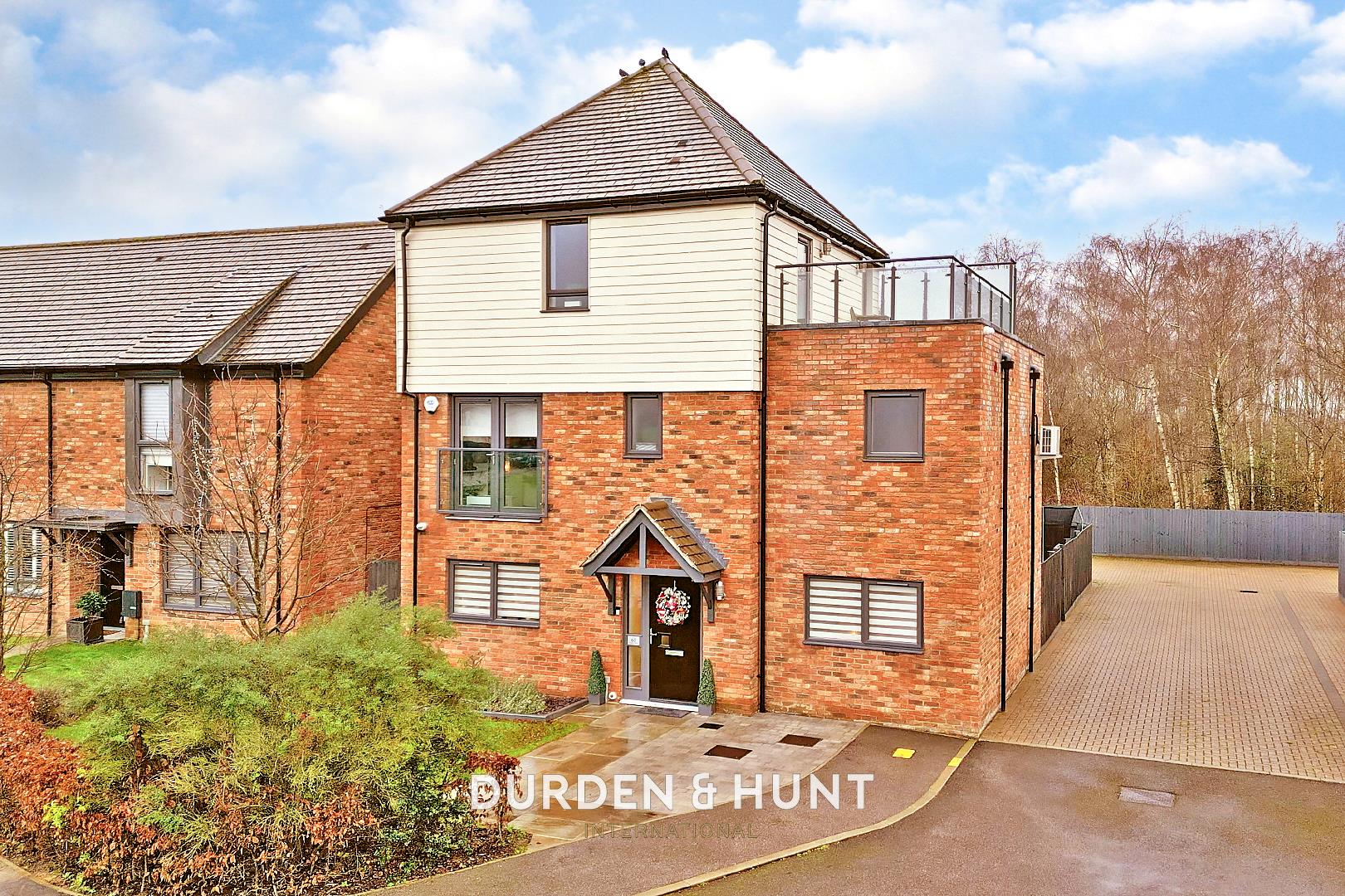 5 bedroom detached house for sale 0