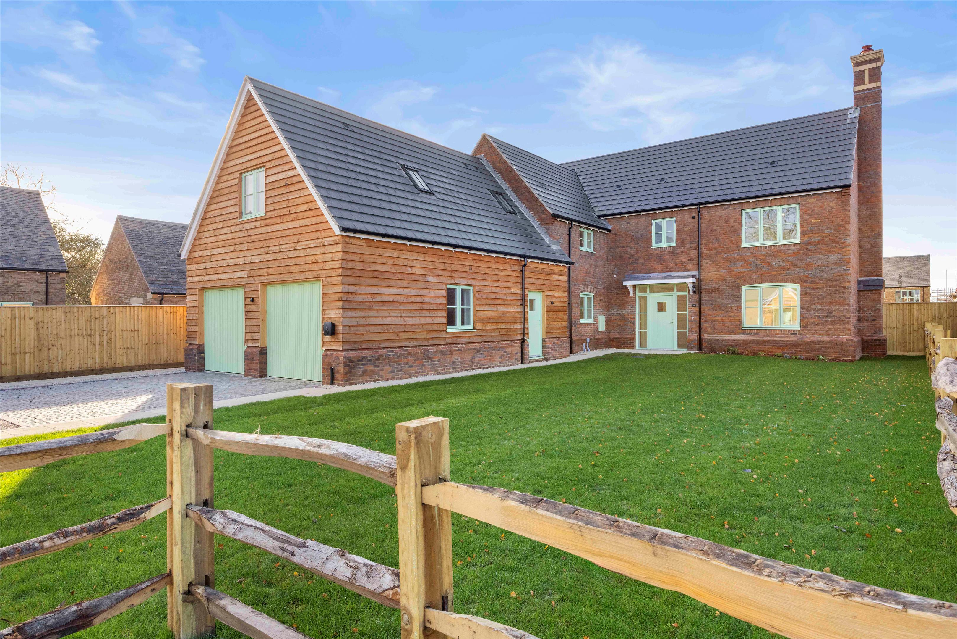 4 bedroom detached house for sale 0