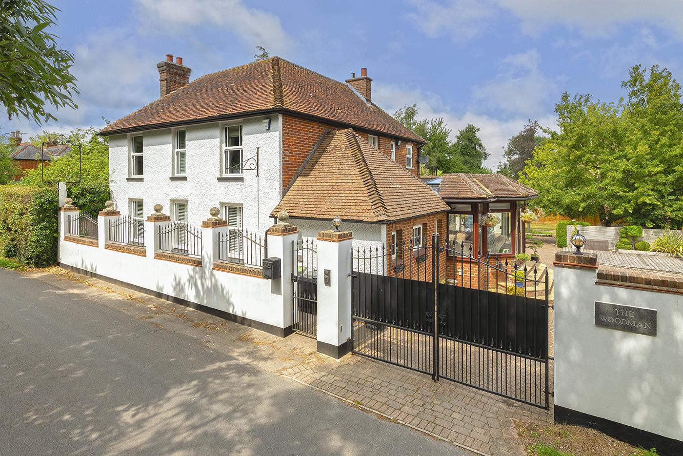 4 bedroom detached house for sale 0