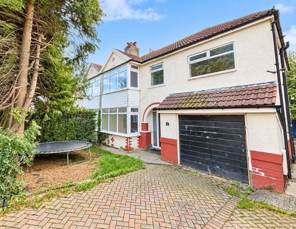 5 bed semi-detached house for sale