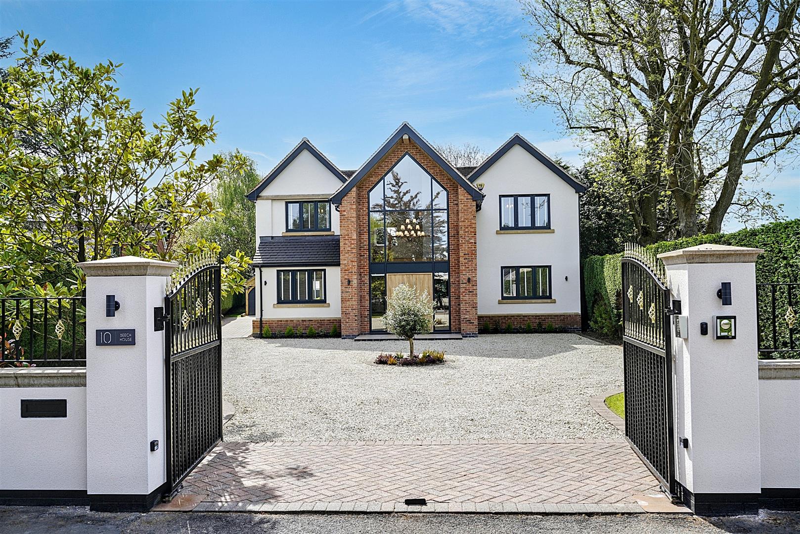 5 bedroom detached house for sale 0