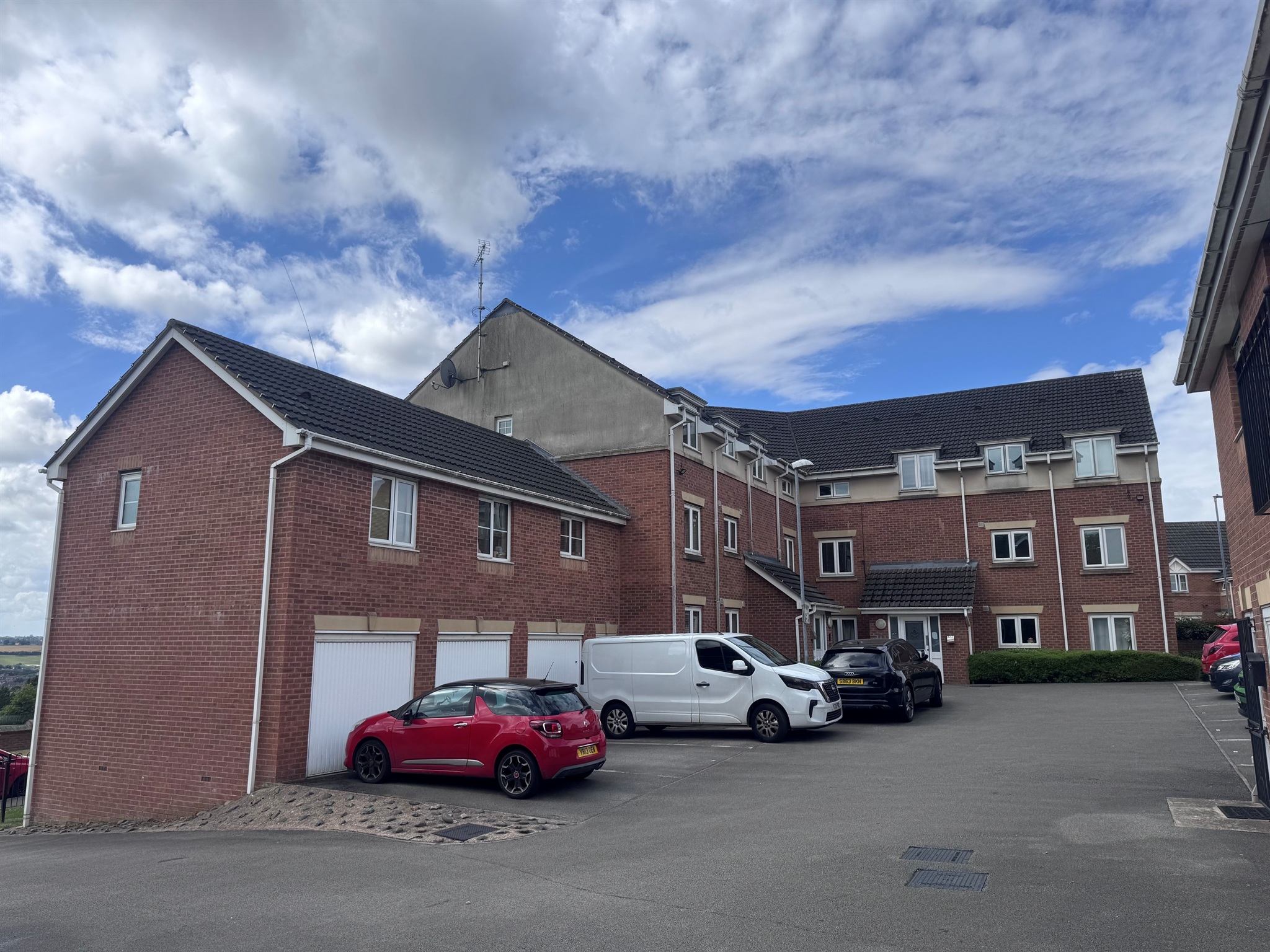 36, Hill End Crescent, Leeds photo 3