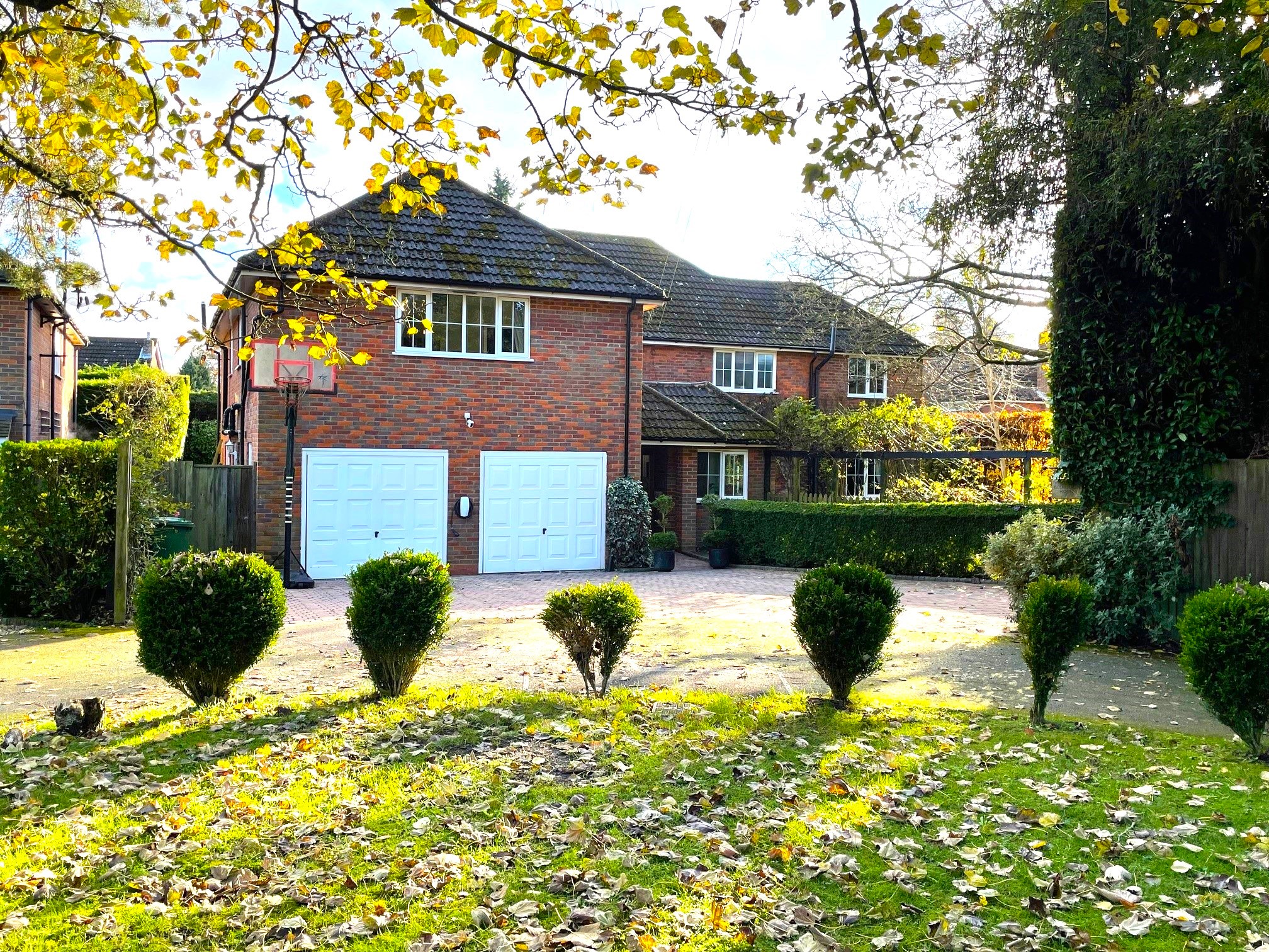 6 bedroom detached house for sale 0
