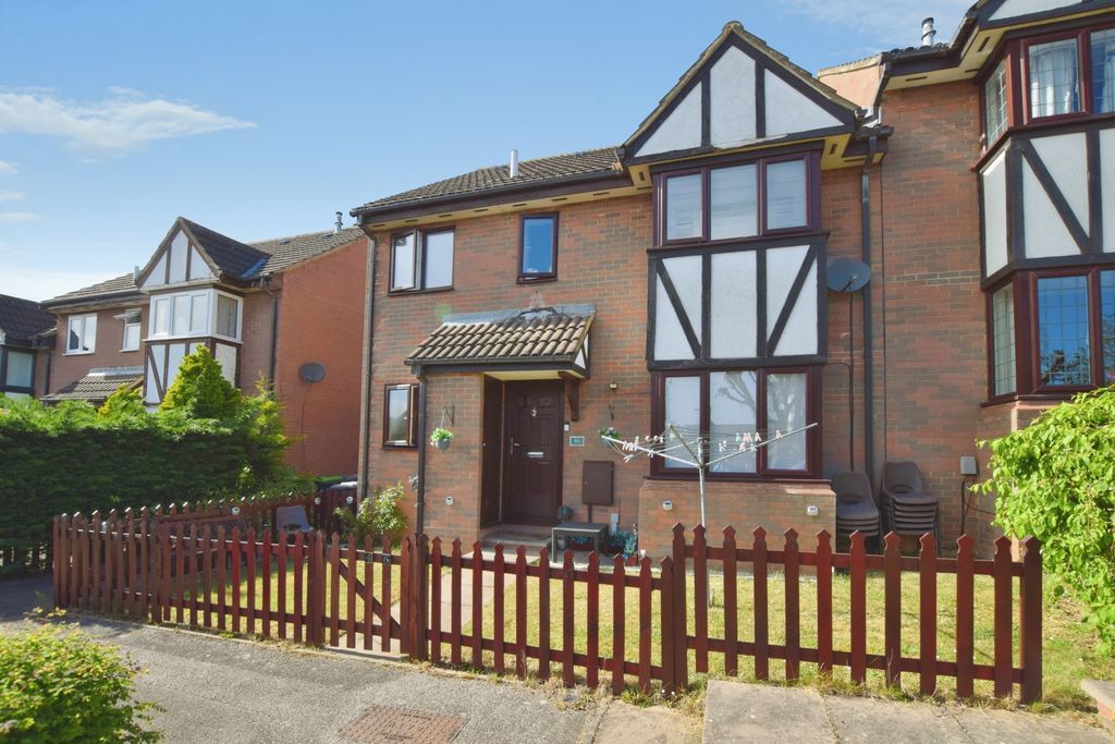 2 bed property for sale