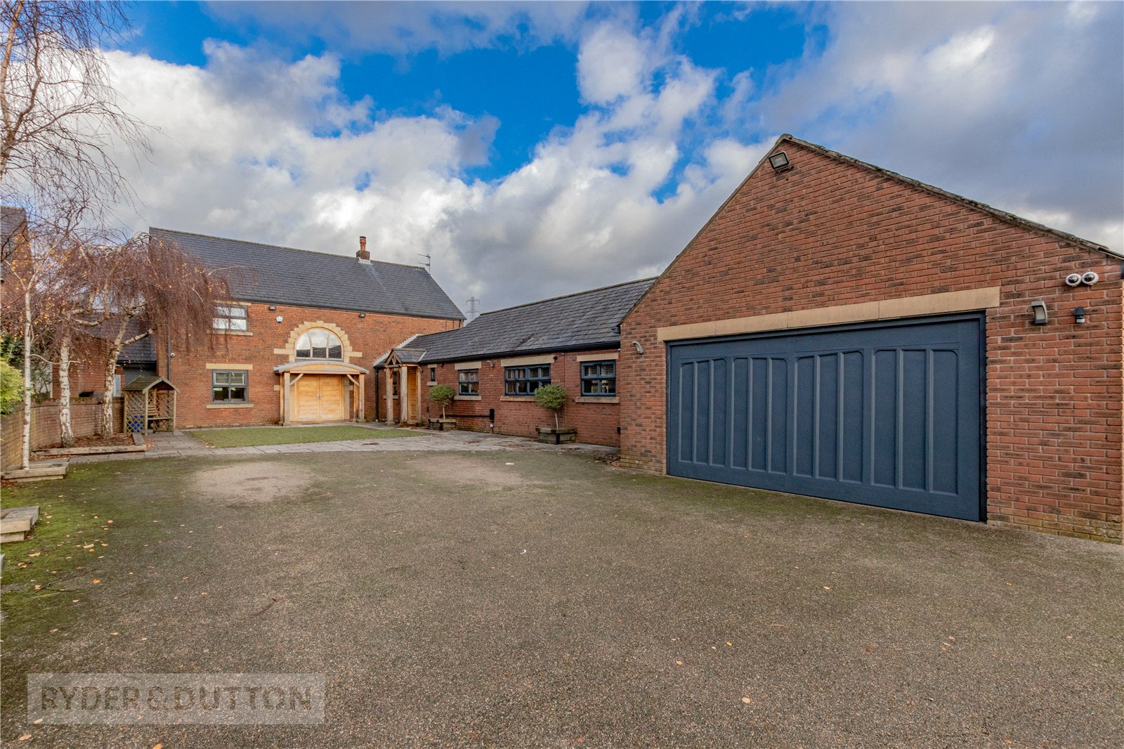 4 bedroom detached house for sale 0