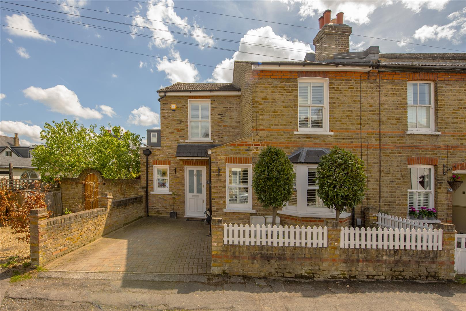 4 bedroom semi-detached house for sale 0
