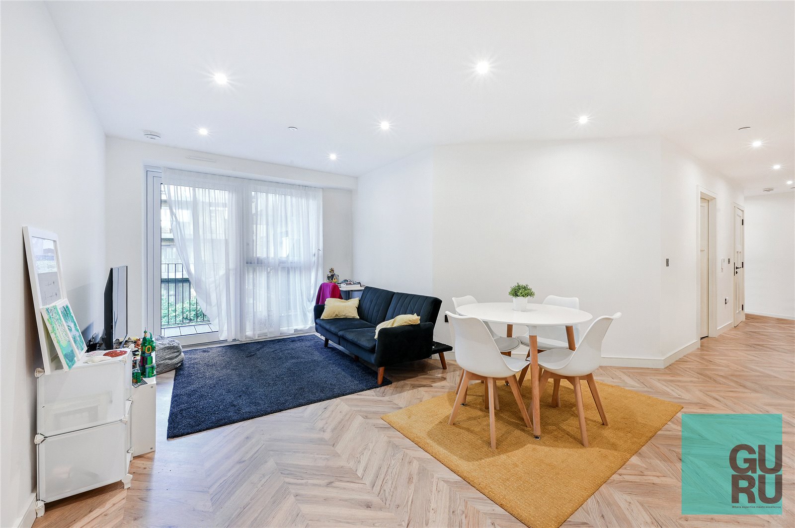 2-bed flat on Flat 38 Yorke House, 5, Wheatfield Way, Royal Exchange, £3,400/mo