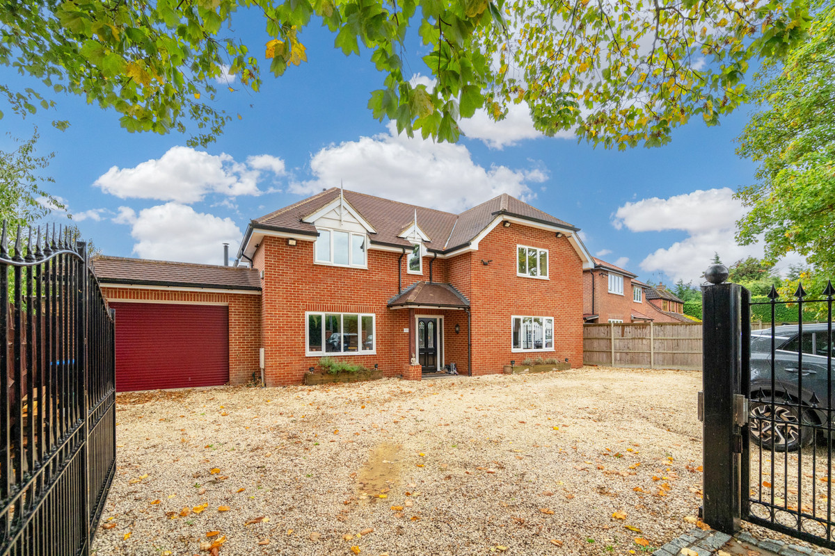 5 bedroom detached house for sale 0