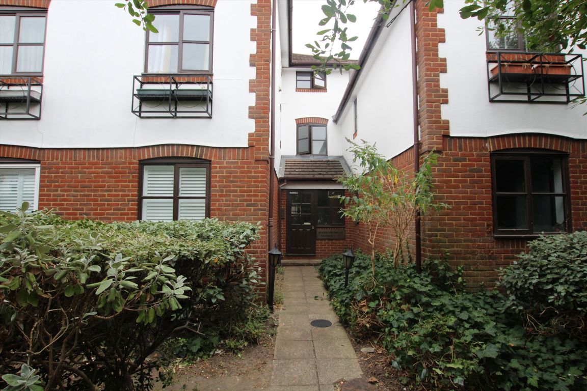Flat 6, Hanover House, 55, Lenelby Road, Surbiton photo 5