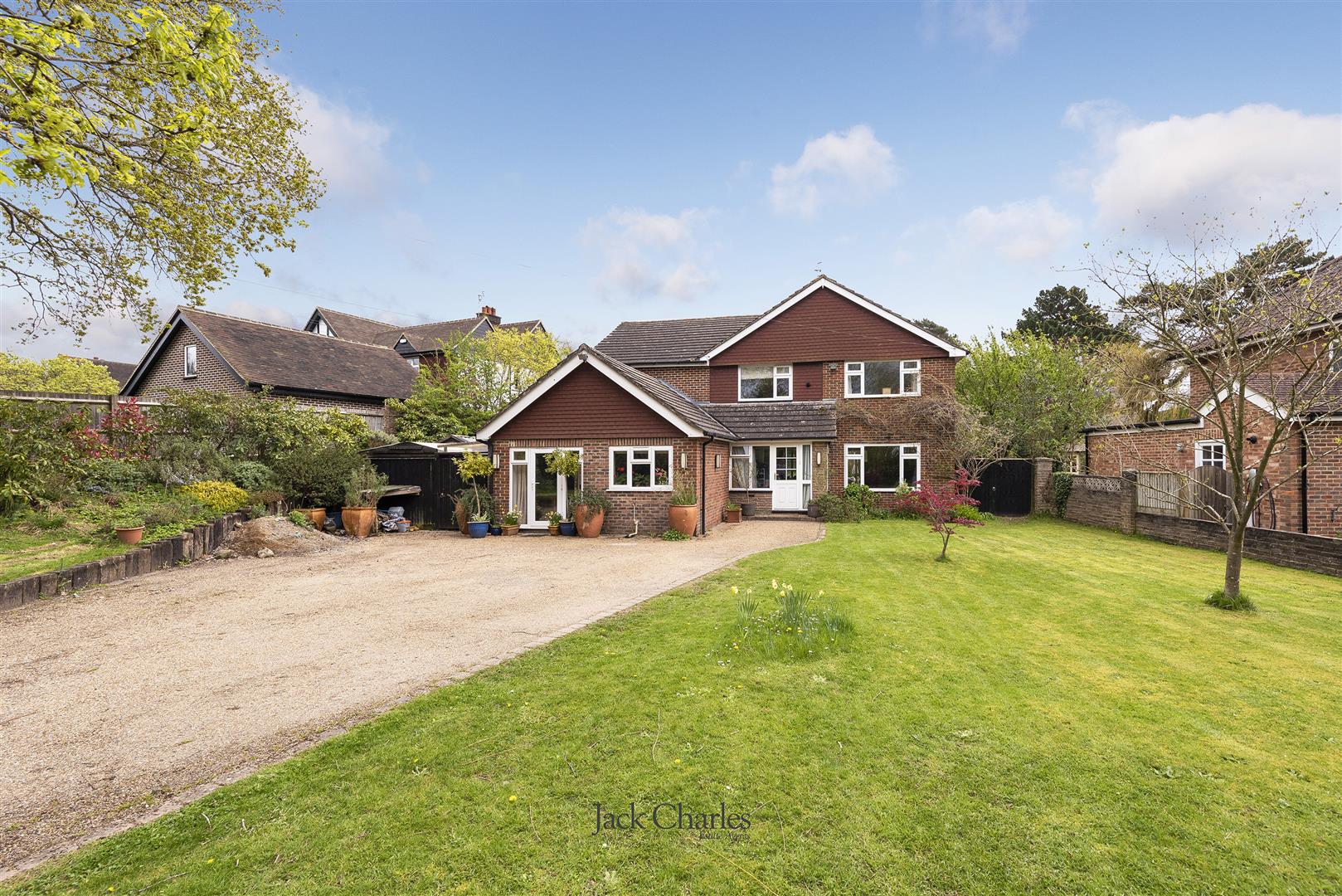 6 bedroom detached house for sale 0
