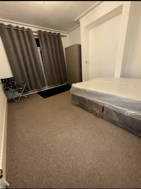 Highfield Crescent, Hornchurch photo 4
