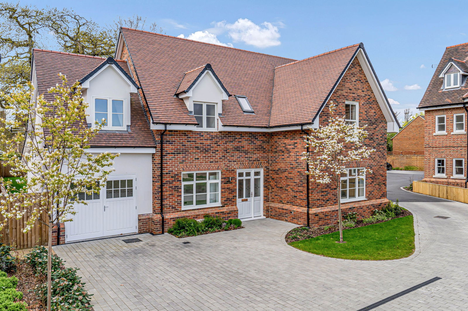 4 bedroom detached house for sale 0