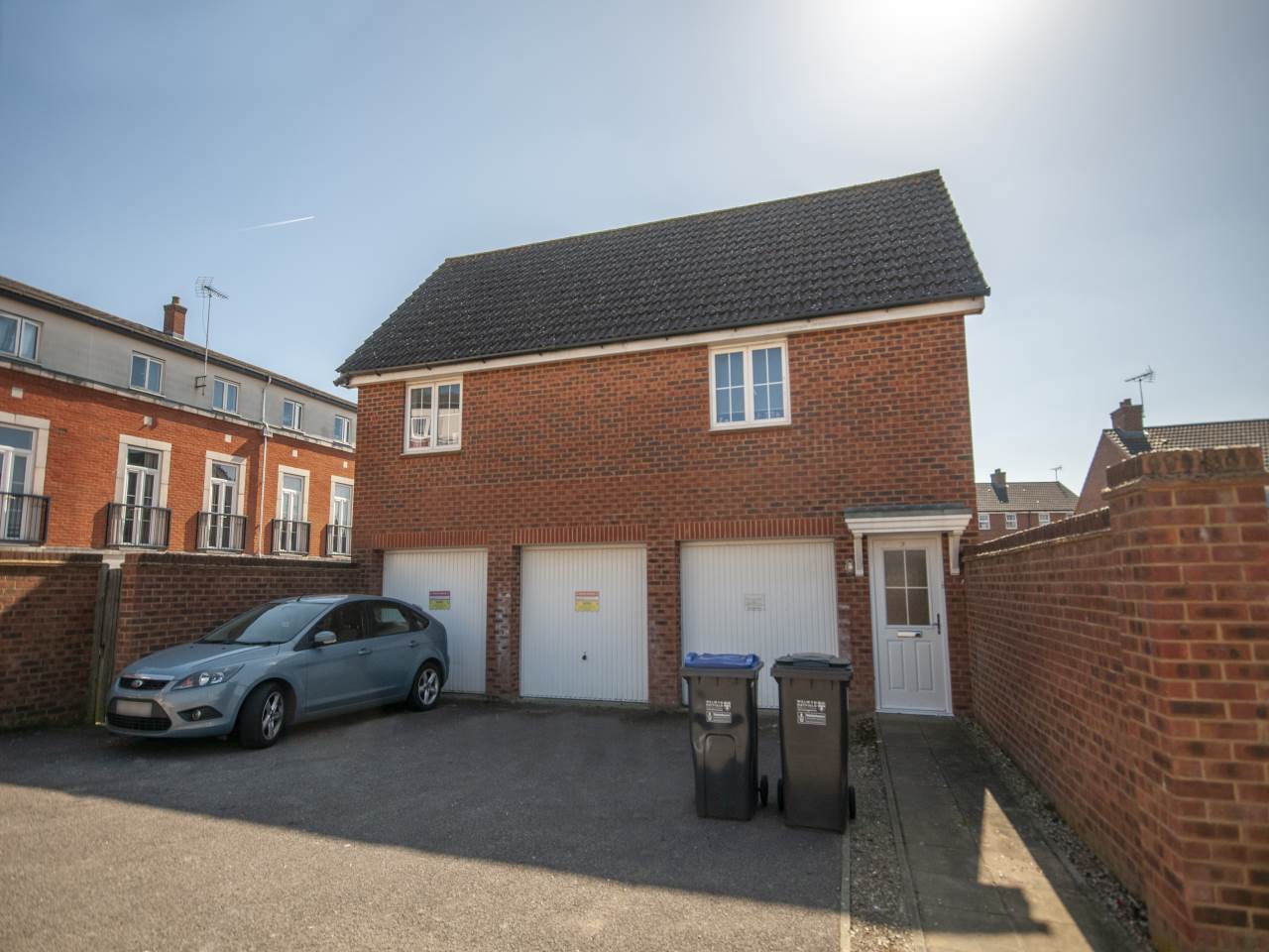 8 Errington Close photo 4