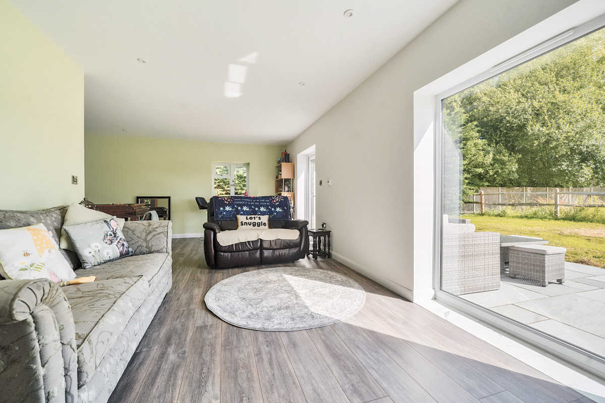 5 bedroom detached house for sale 0