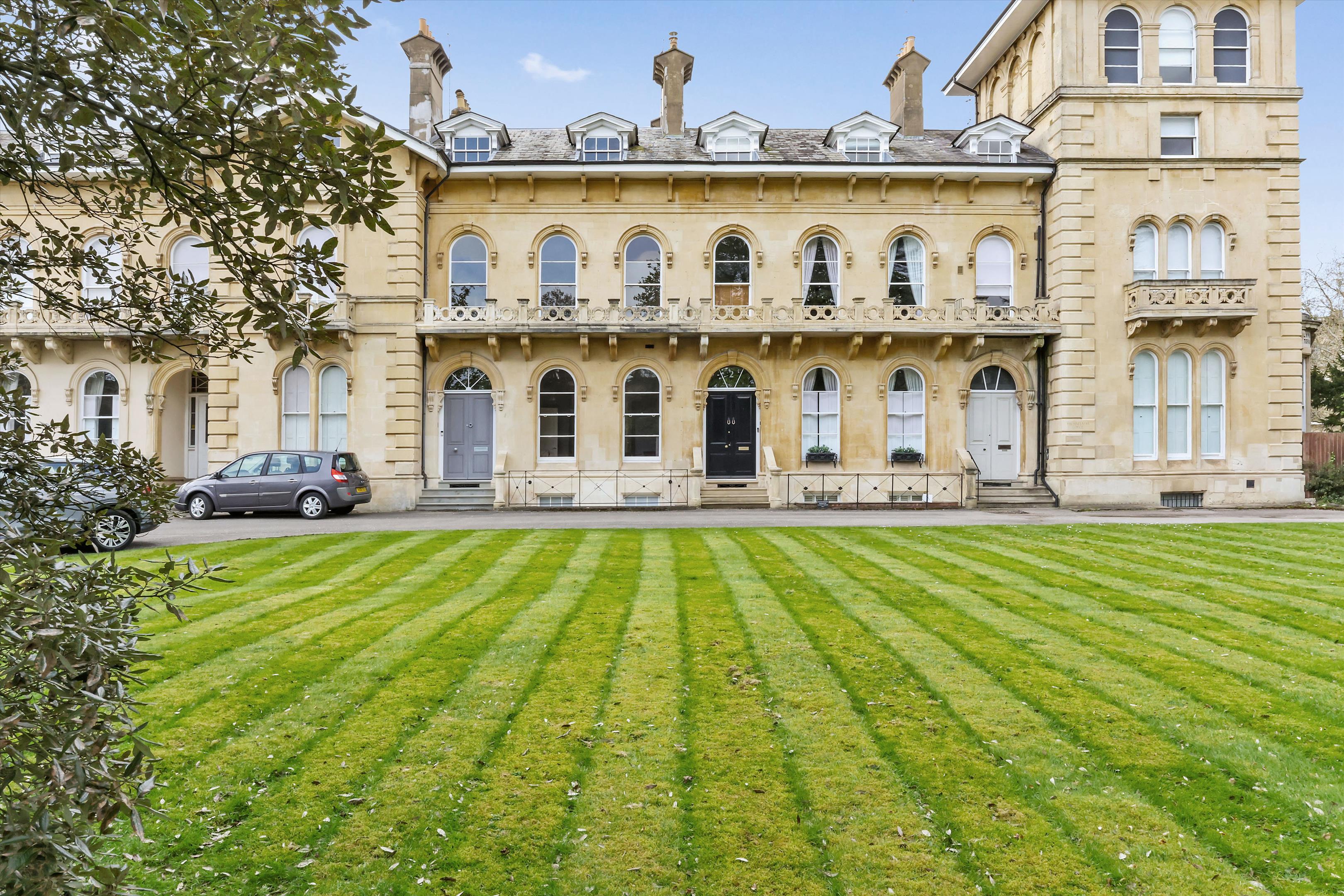 5 bedroom terraced house for sale 0