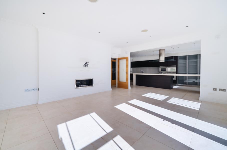 5 bedroom detached house for sale 0