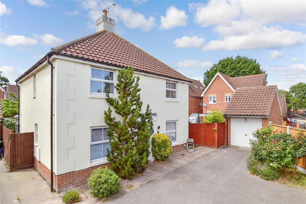 4-bed detached on Royal Oak Chase Laindon, Basildon, £475,000