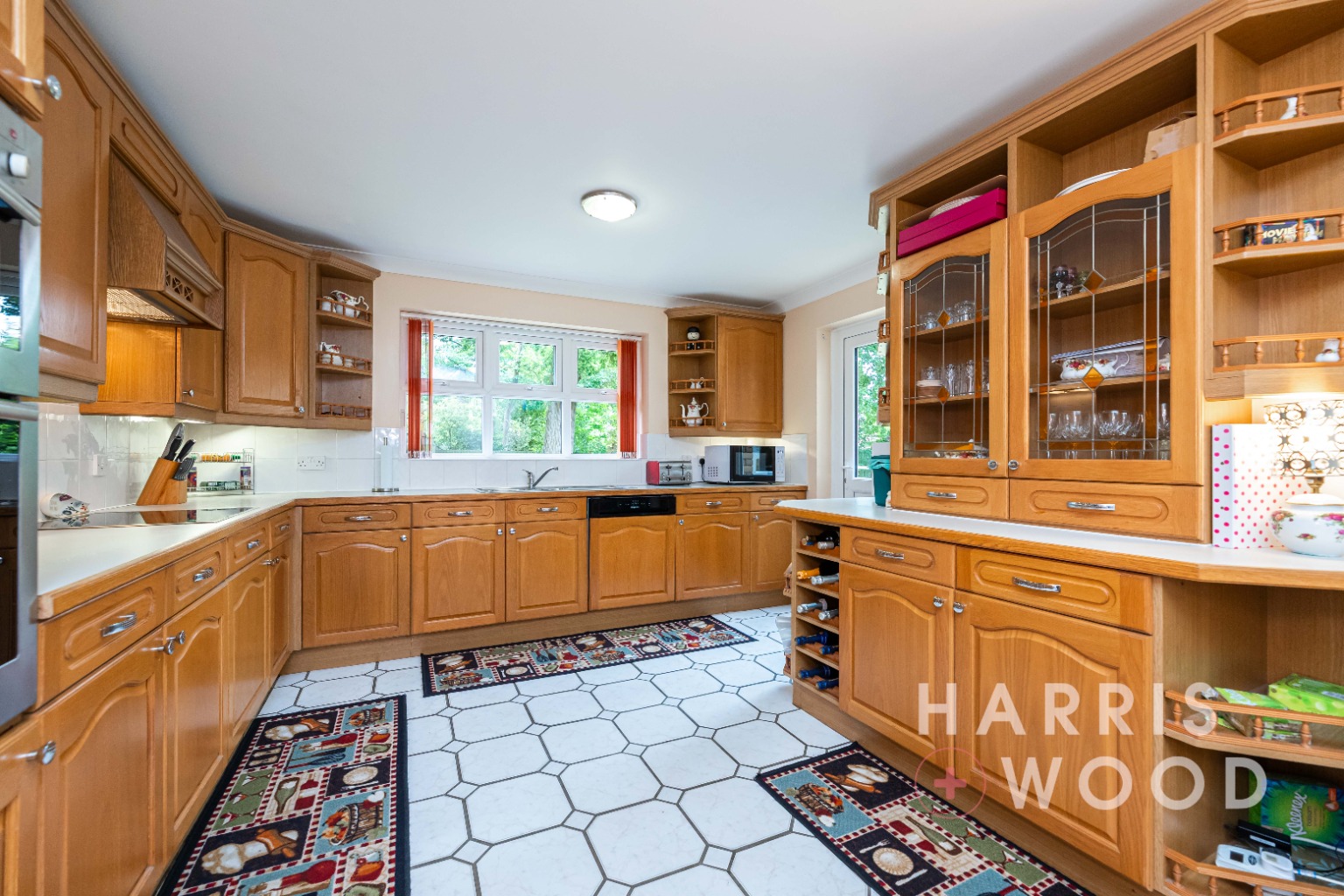 15 Langham Place, Highwoods, Essex photo 4