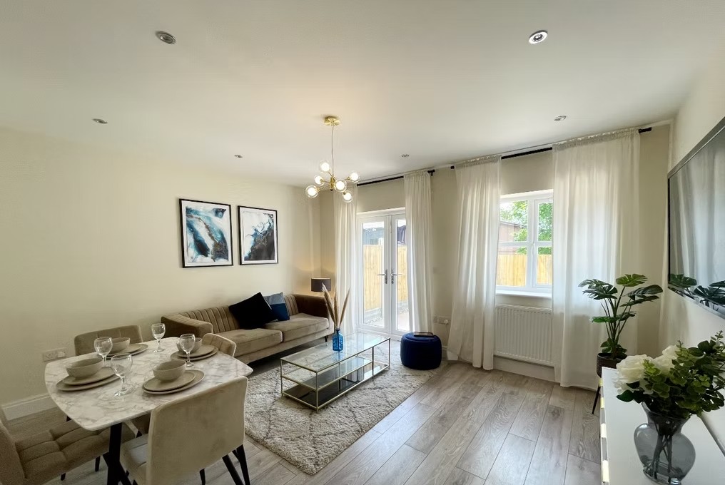 13, Crescent Drive, Aldershot photo 5