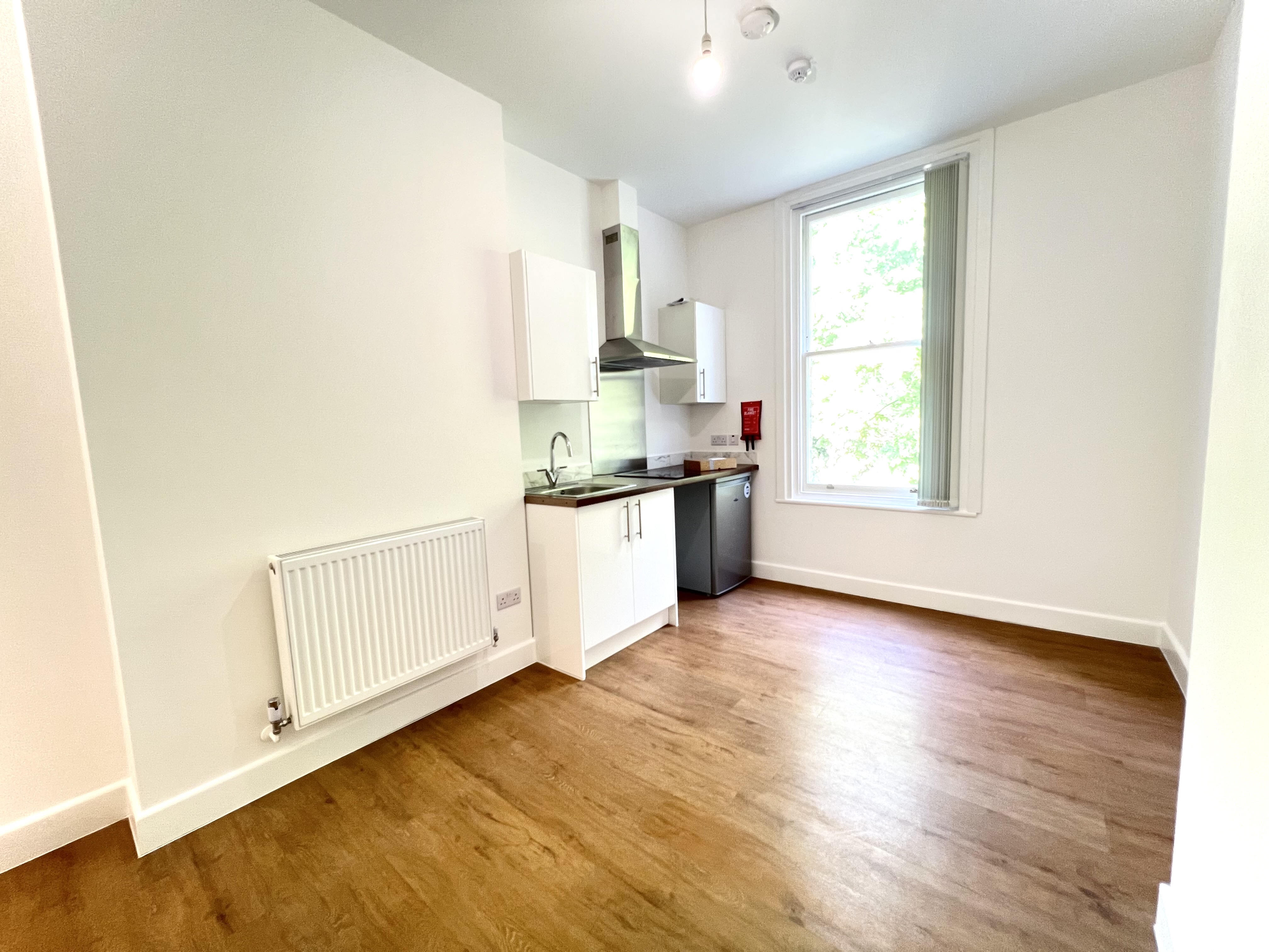 Kingston Road, Teddington, London photo 4