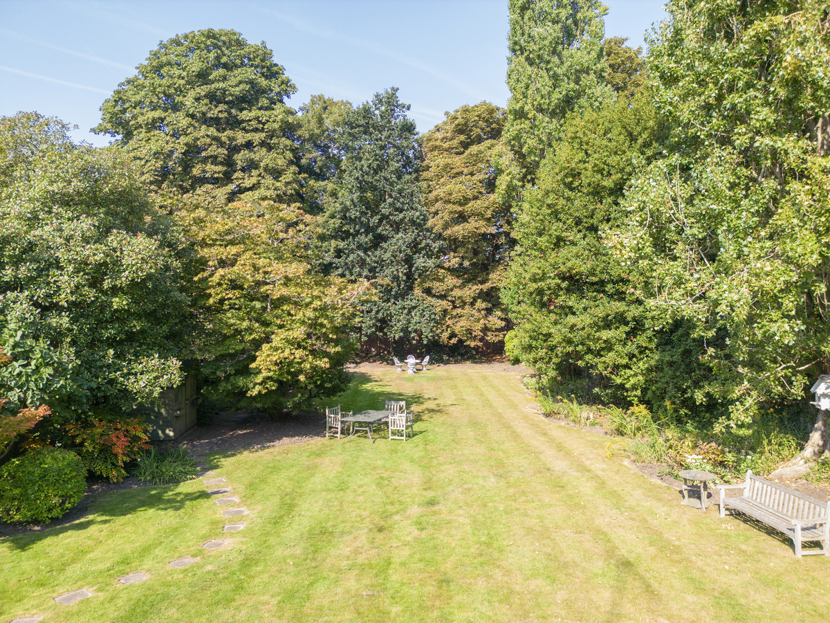 5 bedroom detached house for sale 0