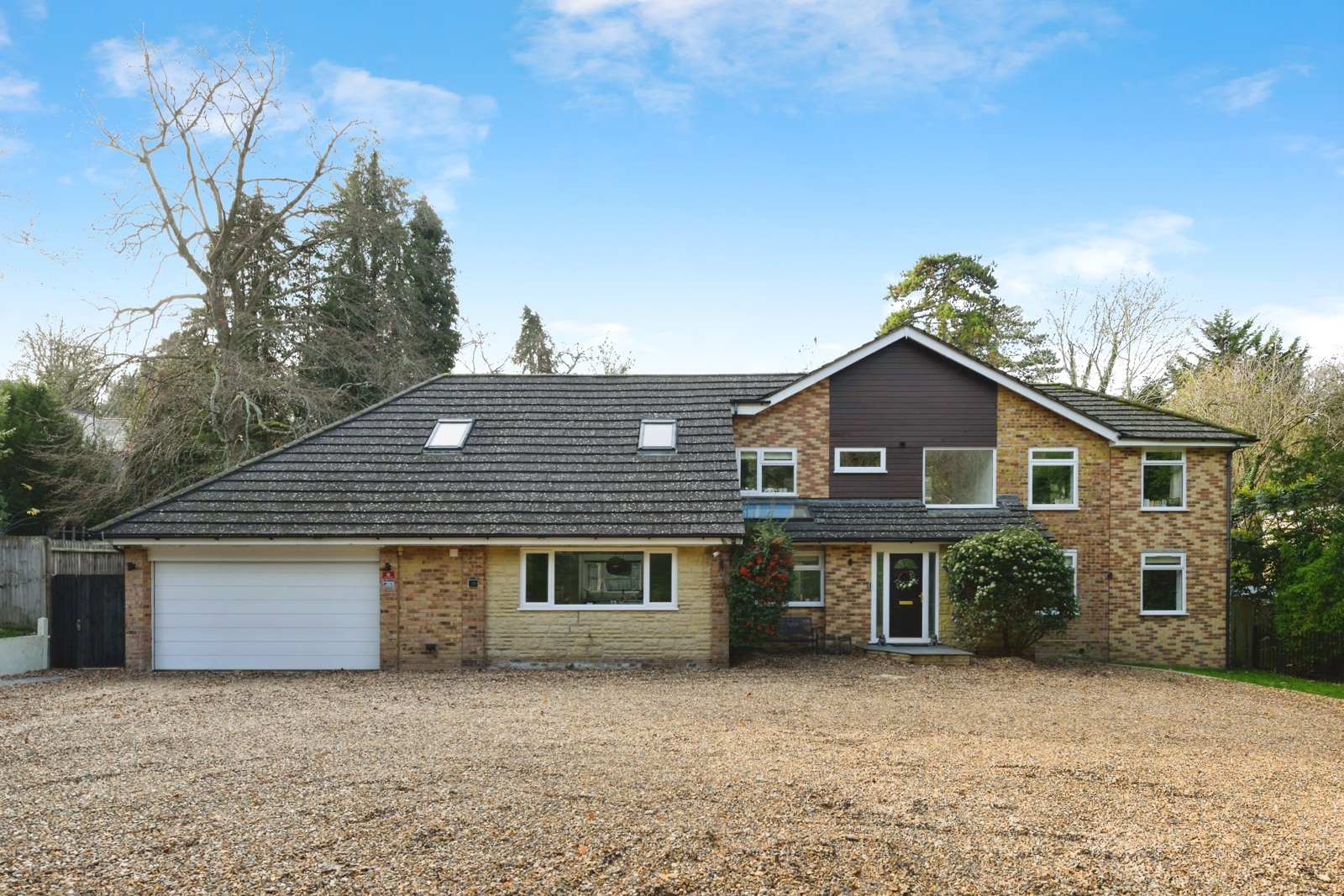 5 bedroom detached house for sale 0