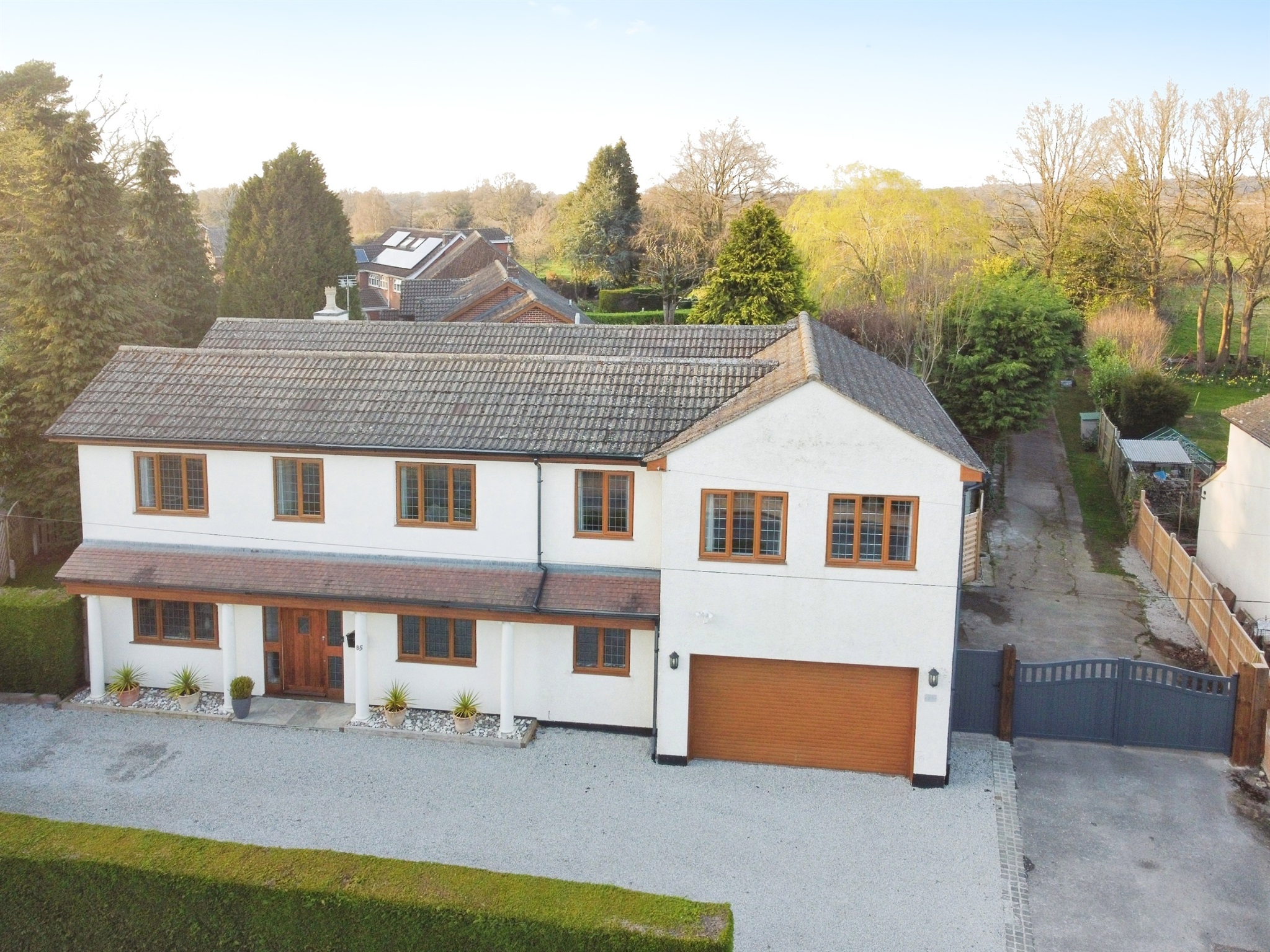 5 bedroom detached house for sale 0