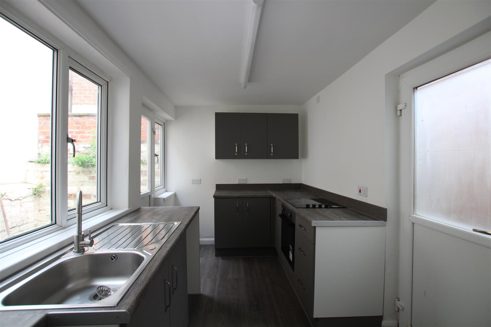 8, Railway Crescent, Withernsea photo 5